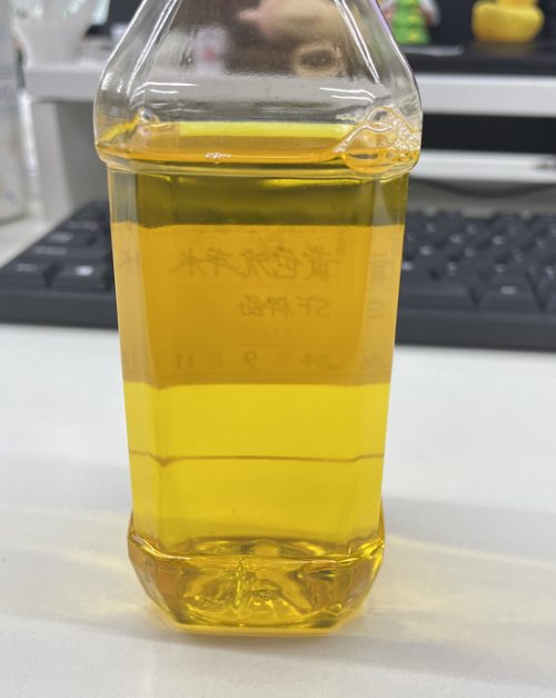 黄色汽车内饰清洗剂