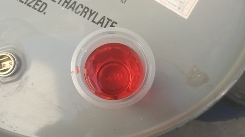 红色蒸馏水