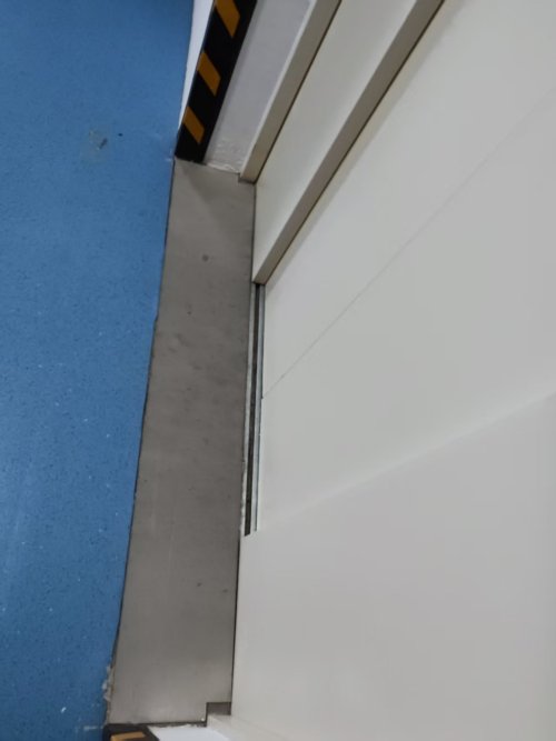 货梯门口不锈钢板