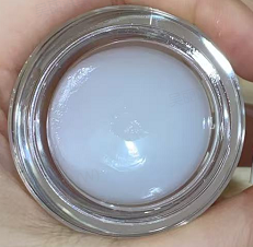 化妆品-白色椰子唇膜