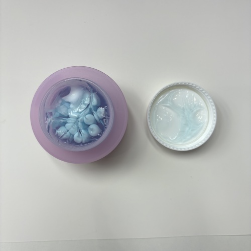 化妆品-浅蓝色保湿啫喱+白色丸子