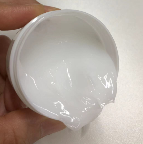 化妆品-白色雪松味免洗护发素