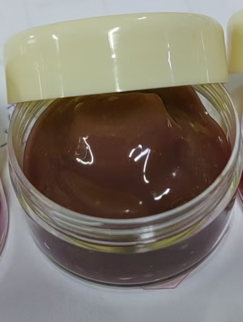 化妆品-红棕色巧克力味润唇膏（膏体）