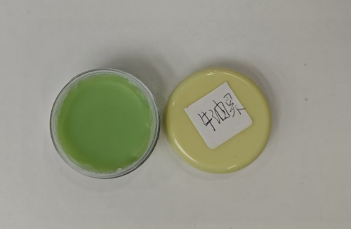 化妆品-青色牛油果唇膜