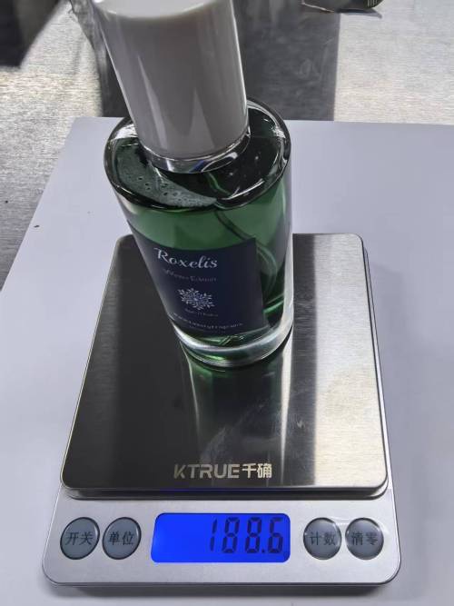 化妆品-墨绿色苹果威士忌味香水