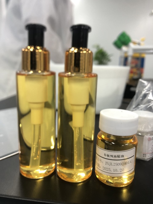 化妆品-金黄色洋甘菊味纯油精油（JSJL25092401A2）