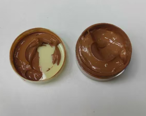 化妆品-深棕红色粉底液