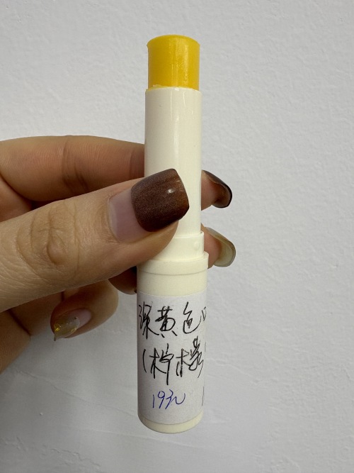 化妆品-深黄色柠檬味口蜡