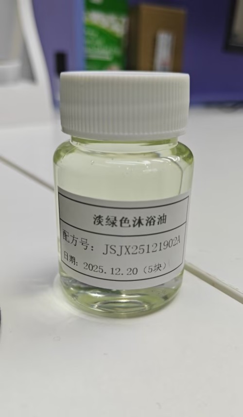 化妆品-淡绿色沐浴油（JSJX25121902A）