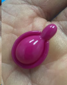 紫红色精华胶囊