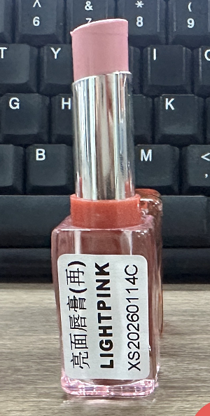 化妆品-浅粉色有色润唇膏