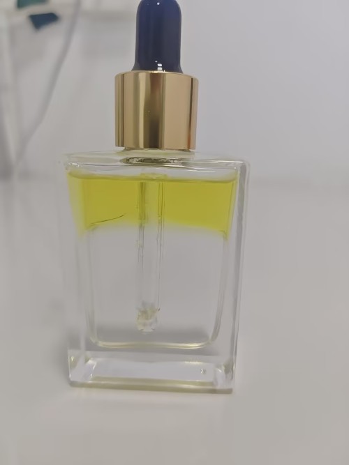 化妆品-上层清香味黄色精华油+下层清香味透明双层保湿水