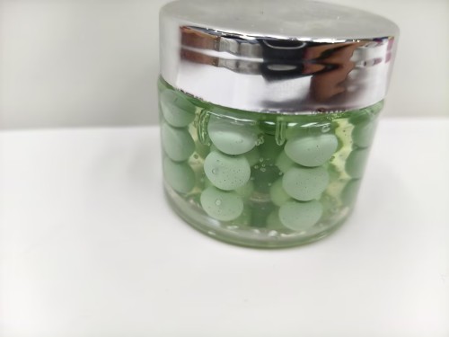 化妆品-透明保湿凝胶啫喱+淡绿色膏霜丸子