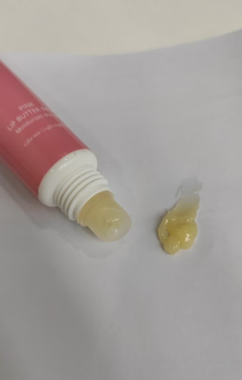 化妆品-米黄色无味润唇膏（油性）