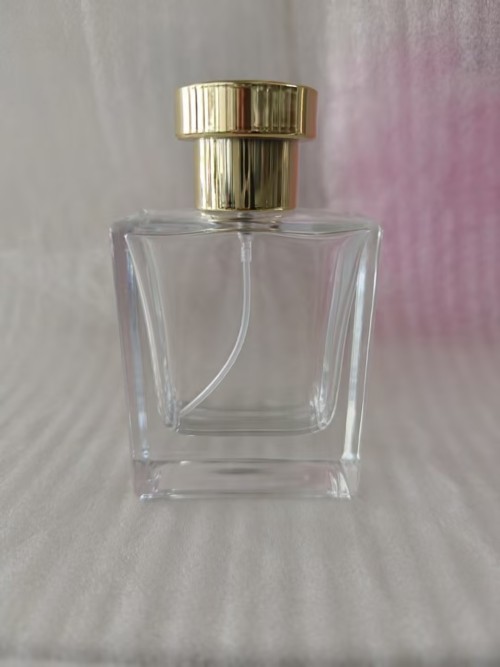 50ml香水瓶，3.2x5.85x9.75cm，带盖毛重199g