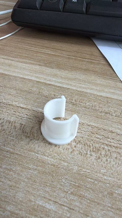 白色泵夹