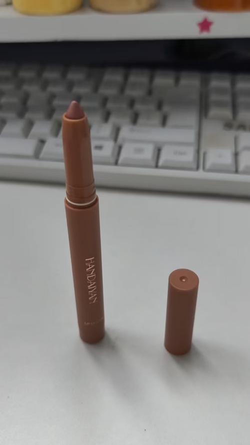 染色唇线笔（橘红色）管含料