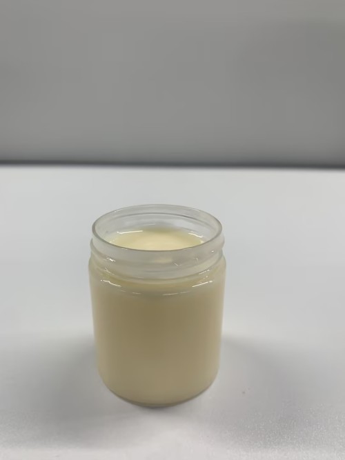 化妆品-米白色香草味乳液