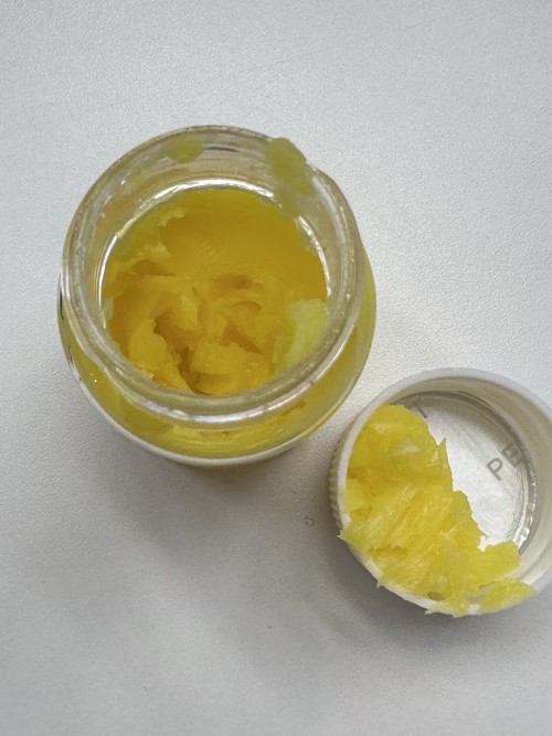化妆品-浅橙黄色蛇油棒