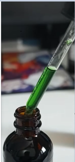 食品-绿色薄荷精华水