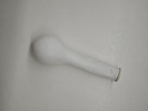白色气球