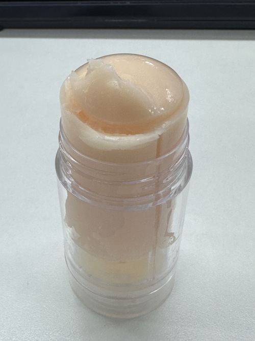 化妆品-裸肤色哈密瓜味蛇油棒