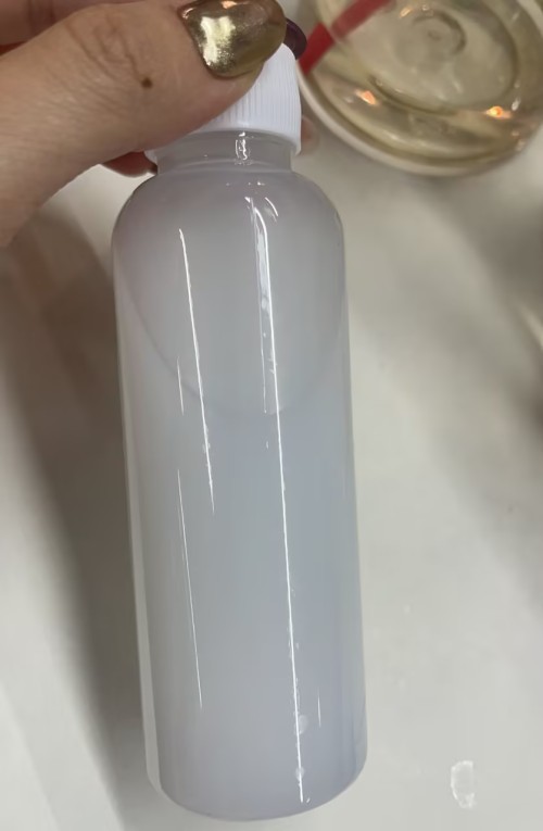 家居-乳白色玫瑰味织物柔顺剂（JSJD26080101A）