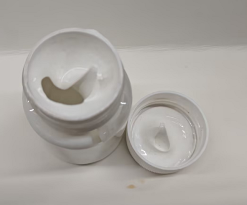 化妆品-白色温变粉底液（象牙白）+变色粒子