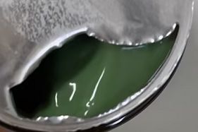 化妆品-深绿色冰片味抑菌膏（YOHL24121301SLVS）